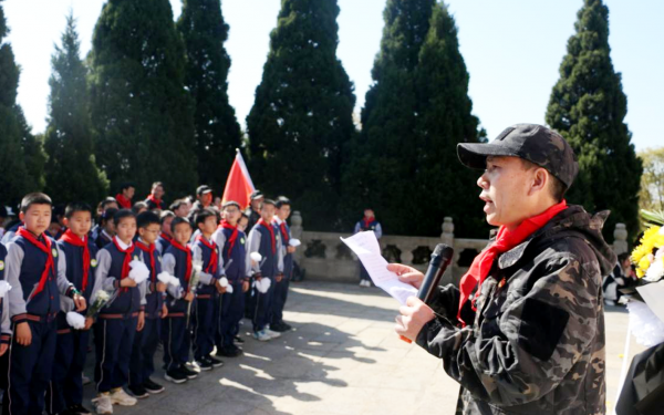 退役老兵講故事 國(guó)防教育潤(rùn)童心