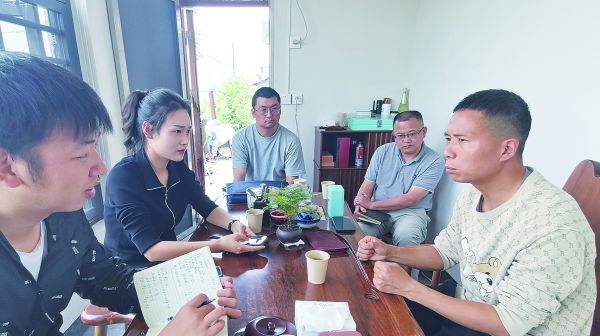 圖為：薛龍威（右1）、梁斯佳（左2）夫妻(9061505)-20240621093844
