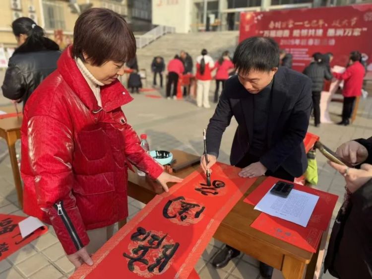 人氣爆棚！荊門開啟“人從眾”模式